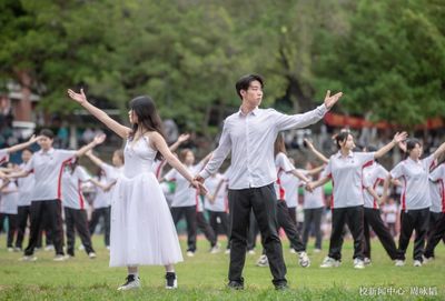 活力爆表!万名师生一同参加趣味运动会