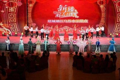 新疆各地“群众村晚”攒劲得很