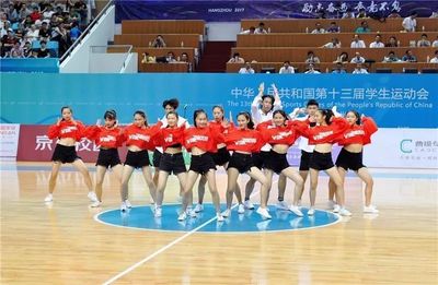 杭电啦啦队释放激情,热舞助阵篮球赛